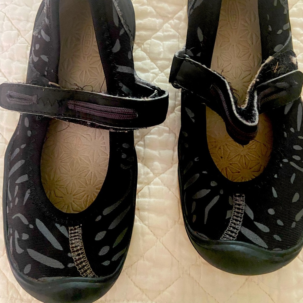 Toddler girl size Keen Mary Jane shoes